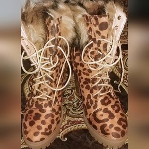 Beautiful NWT Ankle Boots size 8 tall